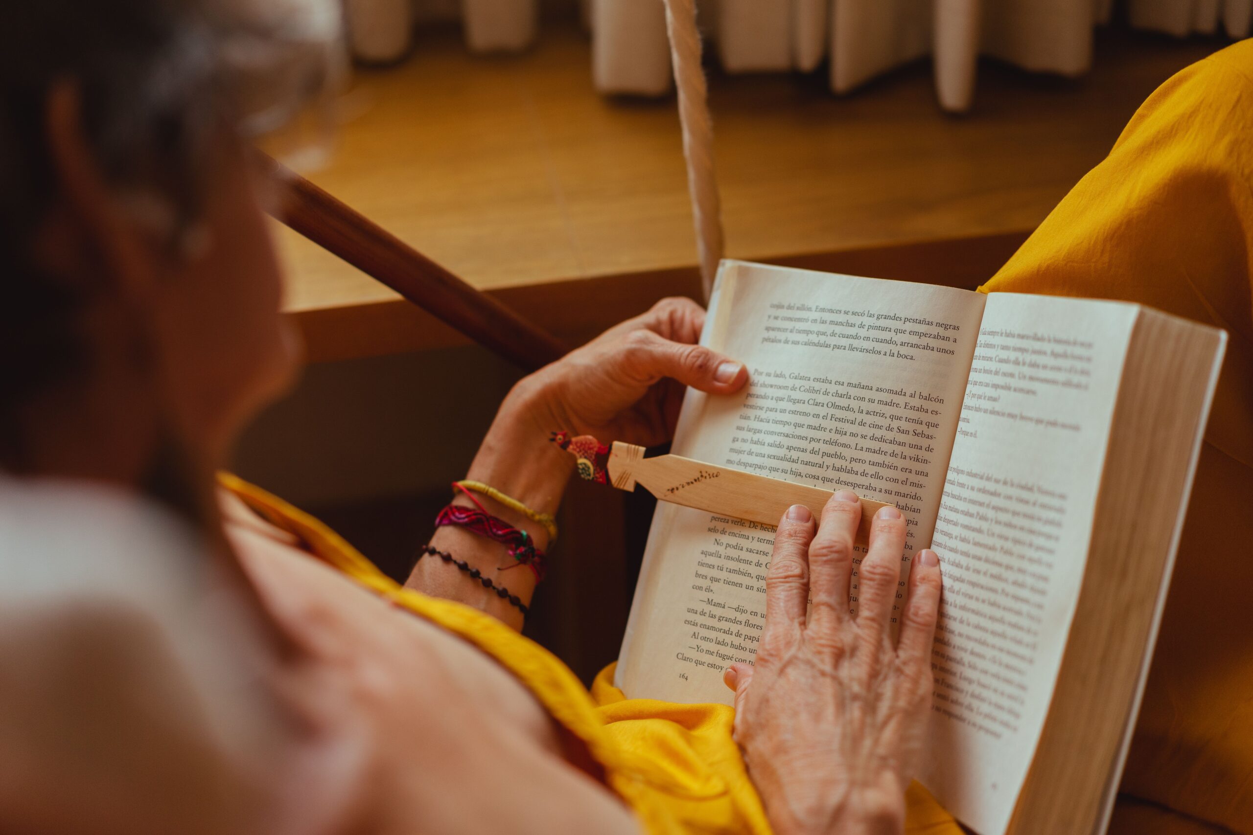 Person experiencing difficulty concentrating while reading