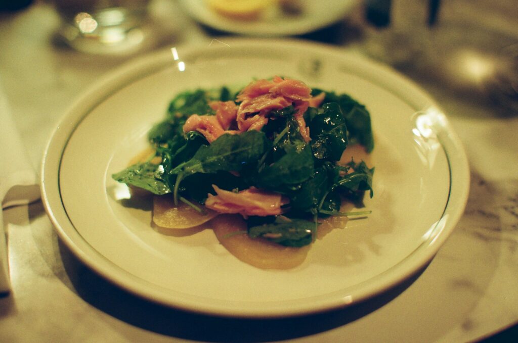 Spinach salad with salmon as part of a brain-healthy eating pattern